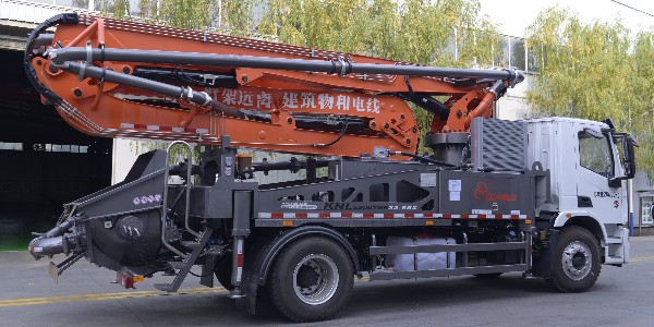 小身材大方量，32米泵車(chē)五節(jié)臂架，和大泵車(chē)一樣的動(dòng)力