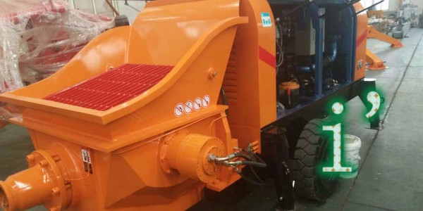 混凝土泵運轉時，在料斗內添加水和水泥砂漿的目的是什么？