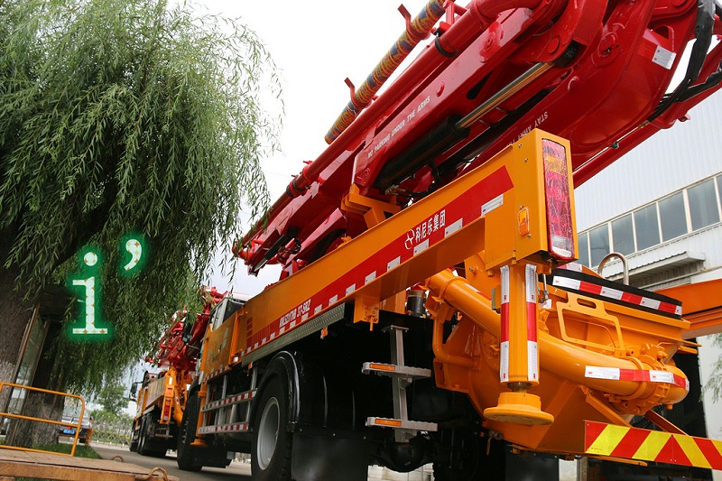 青島小型混凝土泵車價(jià)格 (60)