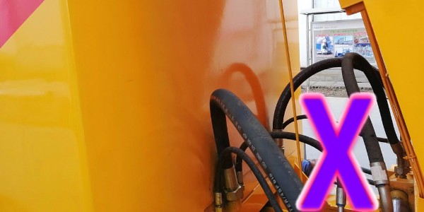 隧道作業(yè)與露天作業(yè)施工場(chǎng)地下，混凝土泵應(yīng)當(dāng)如何確定位置？