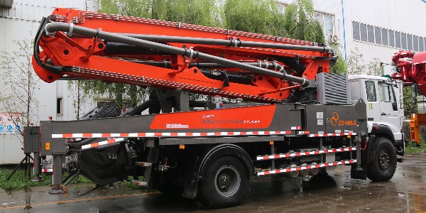 泵車(chē)油泵排量如何控制