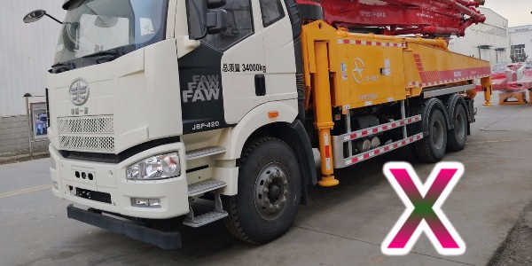 為什么小型混凝土泵車部分位置的臂架不能打開或移動？