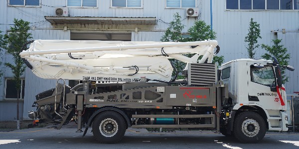 如果泵車(chē)在泵送狀態(tài)下遇到堵塞問(wèn)題，該怎么解決？