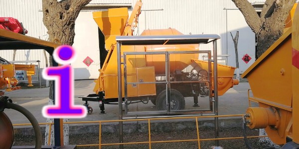 骨料、液壓油、水泥等物質飛濺是由于混凝土泵的哪些不當操作引起的？