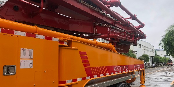 留足安全距離，防止泵車(chē)出故障