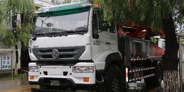 泵車(chē)液壓油摻進(jìn)污染物如何解決