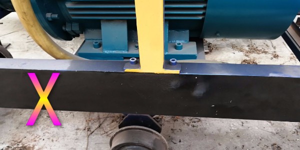 混凝土泵在進(jìn)行泵送前，水泥砂漿注入料斗后為何要先進(jìn)行反向攪拌？