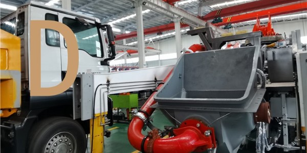 為保證泵車油箱油液順利沖洗泄油管路