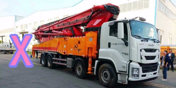 針對開閉兩種系統，小型泵車的正常作業溫度應怎樣滿足？